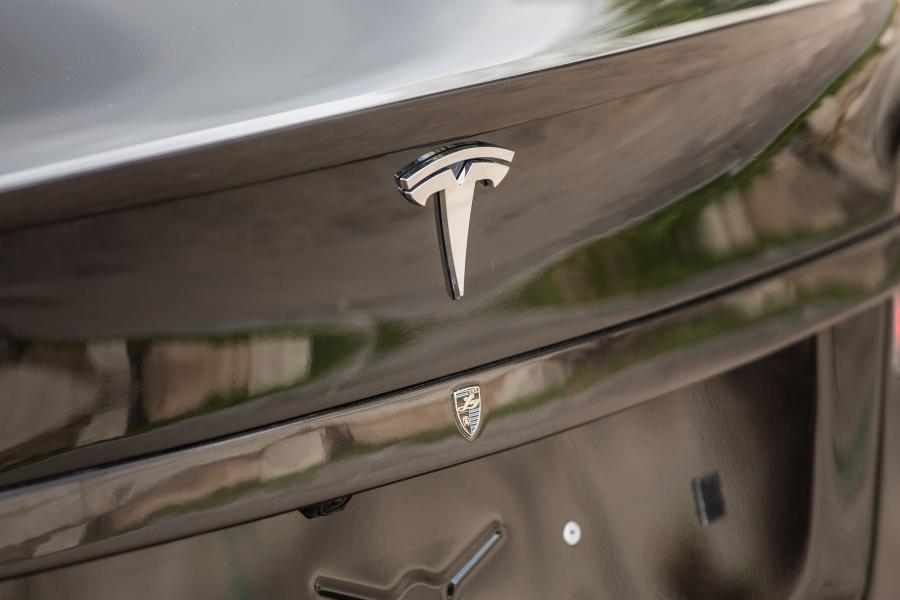  Tesla Model S P85D Elizabeta by Larte Design 2015 года  (фото 21 из 72)